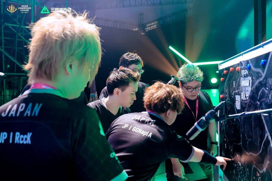 逼入危险地 逼入危险地